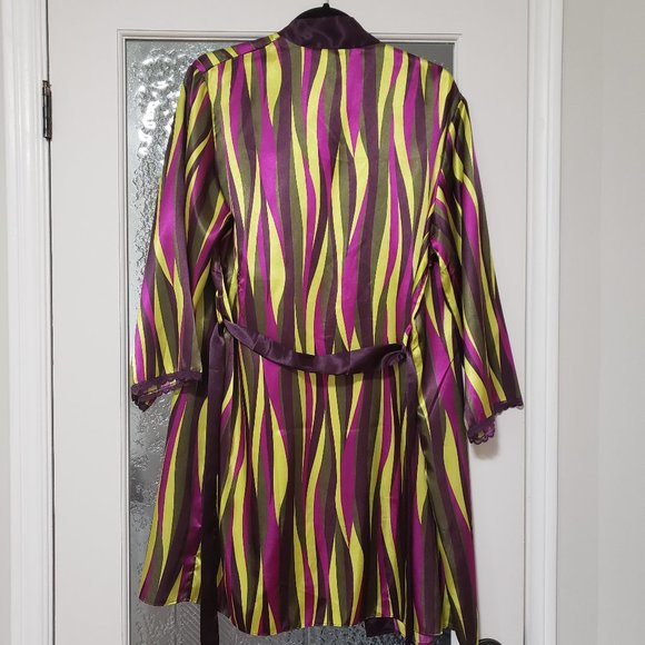 Patterned Silky Robe - Picture 2 of 4